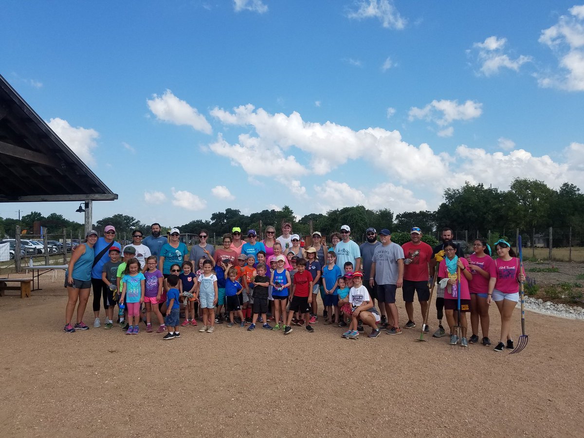 FairOaksRanchES's tweet photo. So much fun at our first @FairOaksRanchES #FORESGivesBack event of the year @CiboloNatureCtr this morning! Kids and parents all got in on the action! #gardencleanup #wheelbarrowfun #smellslikesweatandvinegarspray https://t.co/ddz2hlWZ25