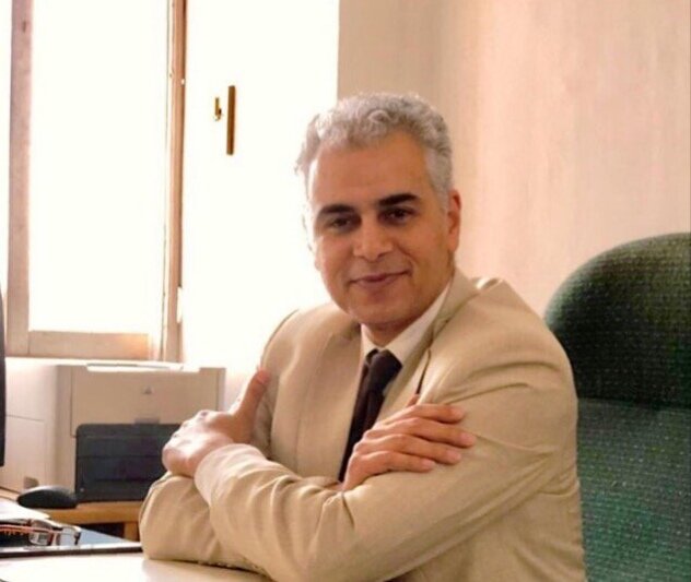 SaMoussa8's tweet photo. دكتور طارق الشيخ، والله ما عرفته سوى زميلا فاضلا وخلوقا ومدافعا عن حقوقنا،ومعنا في النضال الجامعي والمطالبة بحقوق أعضاء هيئة التدريس منذ سنوات، القبض عليه إهانة لكل عضو هيئة تدريس وللوزارة بأكملها، فك الله كربه
#الحرية_لدكتور_طارق_الشيخ 
#الاعلام_المصرى_فين_علماء_مصر_غاضبون https://t.co/DjzmNDyras
