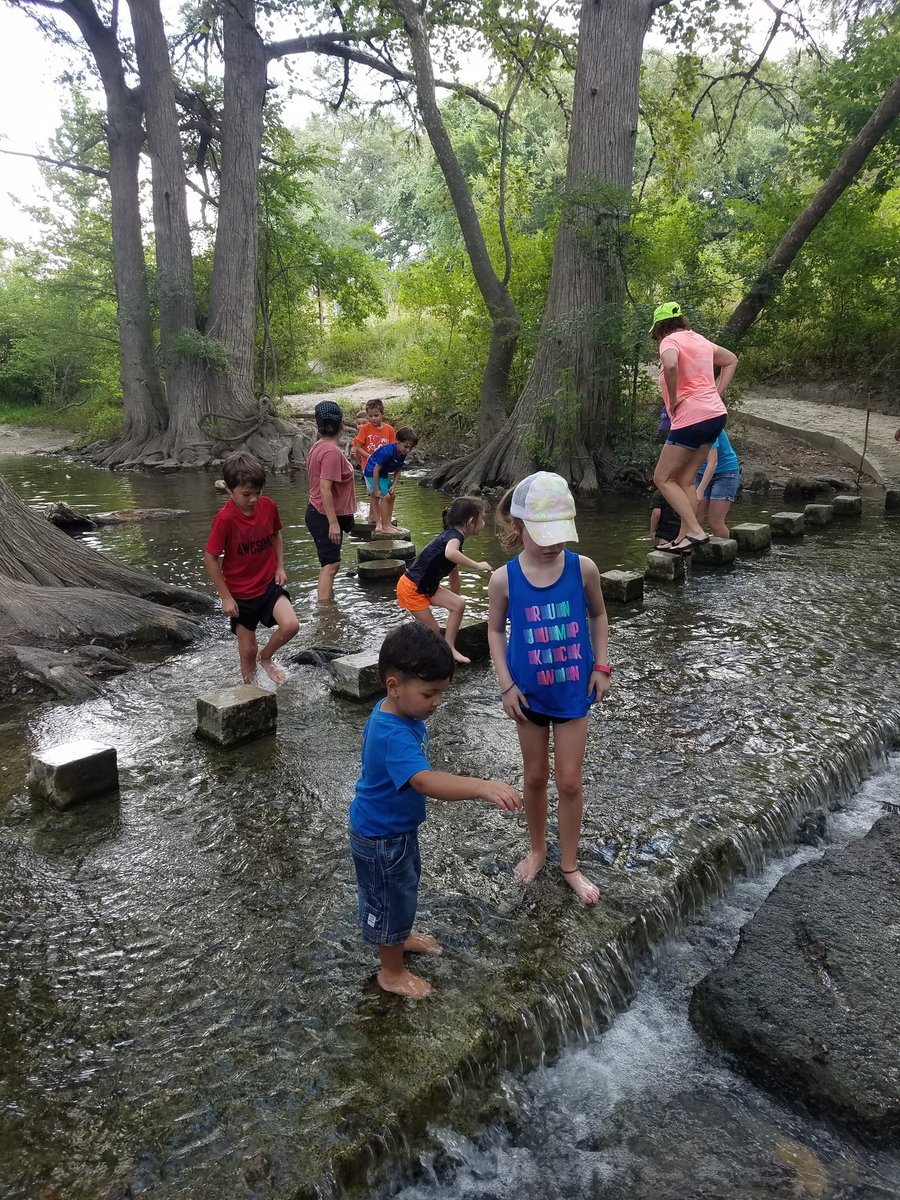 FairOaksRanchES's tweet photo. After working hard at @FairOaksRanchES #FORESGivesBack, we got to cool off in the water! #familyfun https://t.co/XWgzGmnPRq