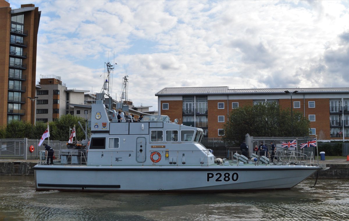 AJBC_1's tweet photo. The Archers have arrived in the #RoyalDocks #London heading to @DSEI_event - #RoyalNavy #1PBS P2000 IPV @HmsDasher #P280 seen heading through the #KGVLock @TeamRN1 #dlr_blog https://t.co/27ouaS4YUJ