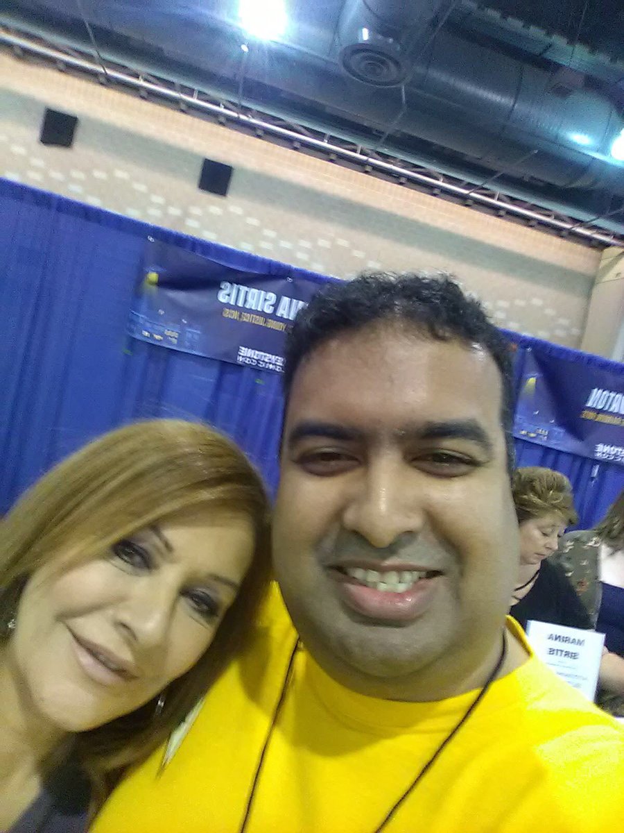 AmitDivecha1's tweet photo. Me and @Marina_Sirtis at #keystonecomiccon. Thank you Marina, and thanks for showing me how to take a selfie. ❤️❤️❤️ https://t.co/DpuLkpasQm