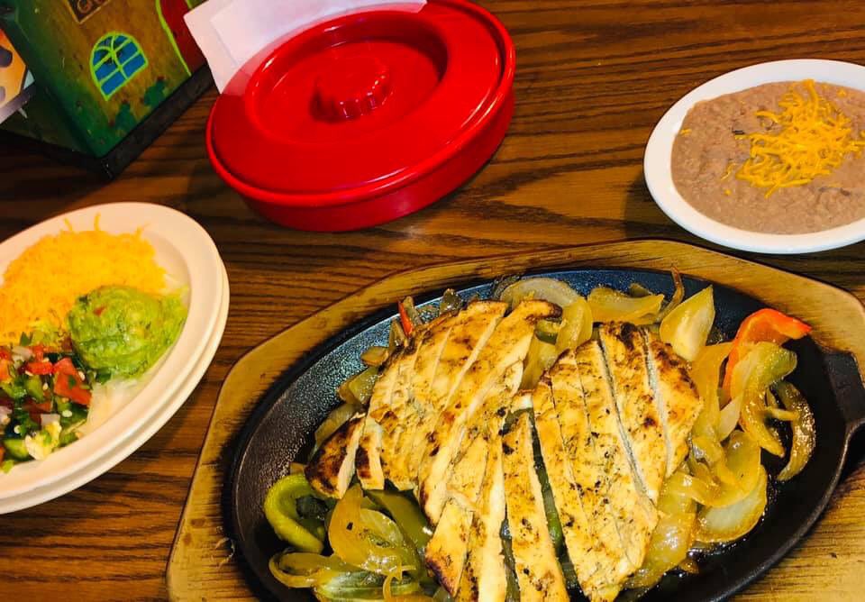 It’s a great day to enjoy some College Football &amp; Fajitas!!

#restaurant 
#mexicanfood 
#Margaritas 
#restaurantnearby 
#laketexoma