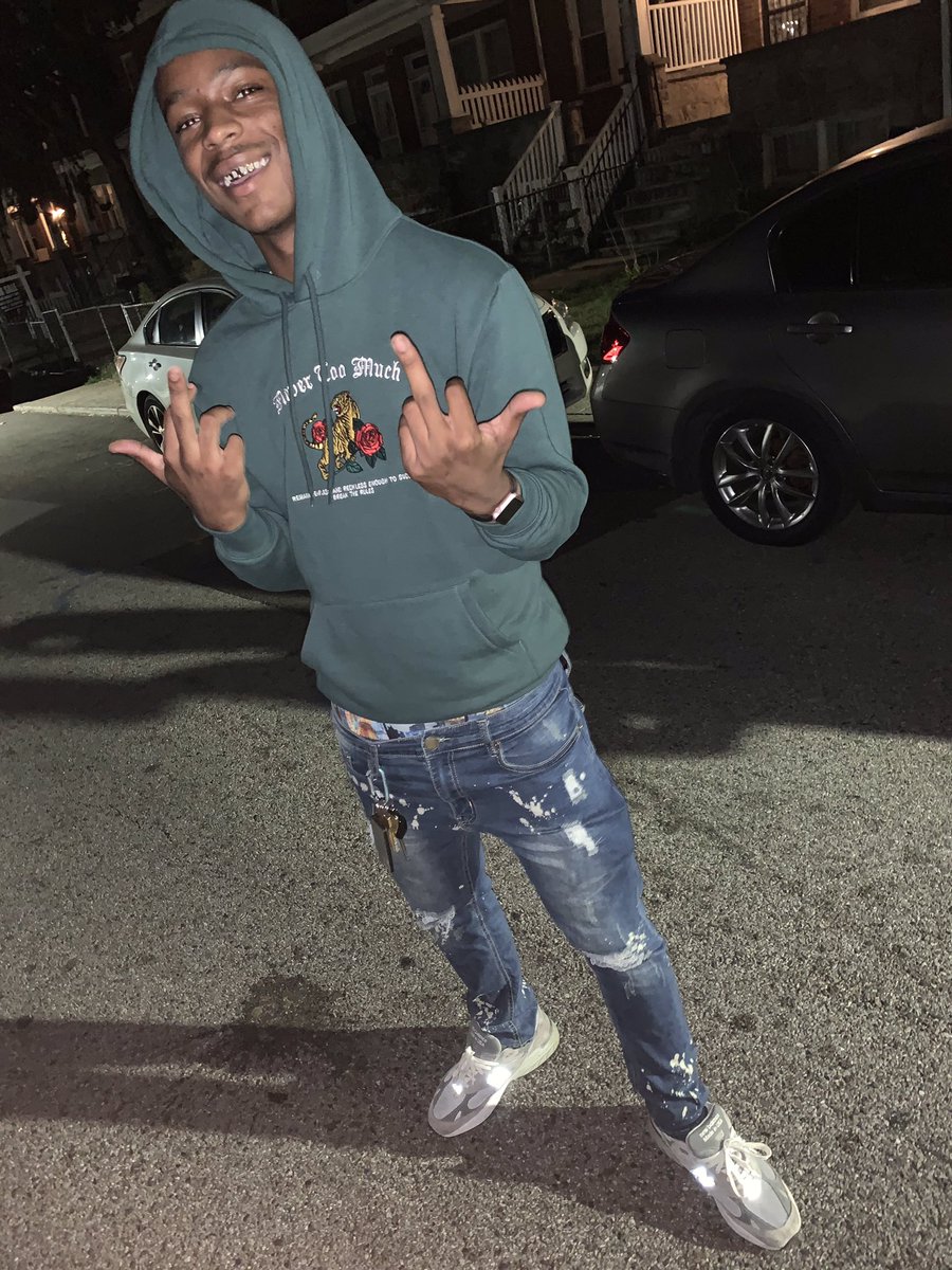 410_Skinny's tweet photo. New opp inna air when the wind blow🌬 spottem, gottem nigga get low👹 #GSG4L🖤🕊 #yneshit💰 https://t.co/lnmZotIFOW