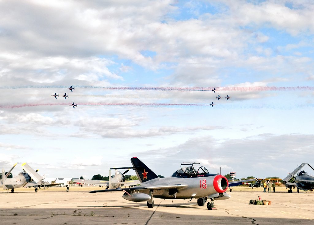 DevEcho's tweet photo. @Departement77 célèbre avec succès l'industrie aéronautique, son patrimoine et son histoire avec #airlegend à @ParisVillaroche. #aero77 #dansle77 https://t.co/gQ4CtcJnJ2