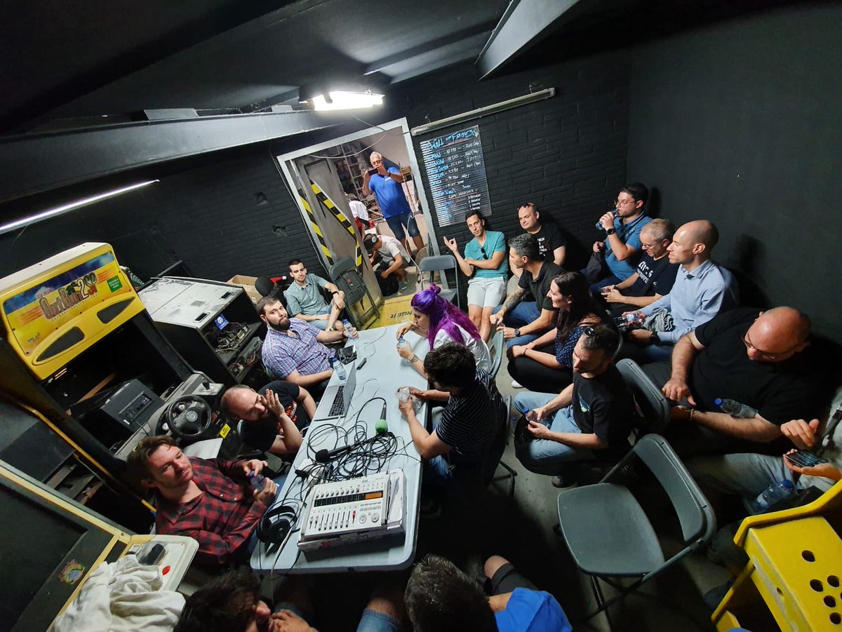 Estamos con <a href="/quedatecon/">Quédate con el cambio</a> en directo en #SEOLanParty #GoogleEnsRoba