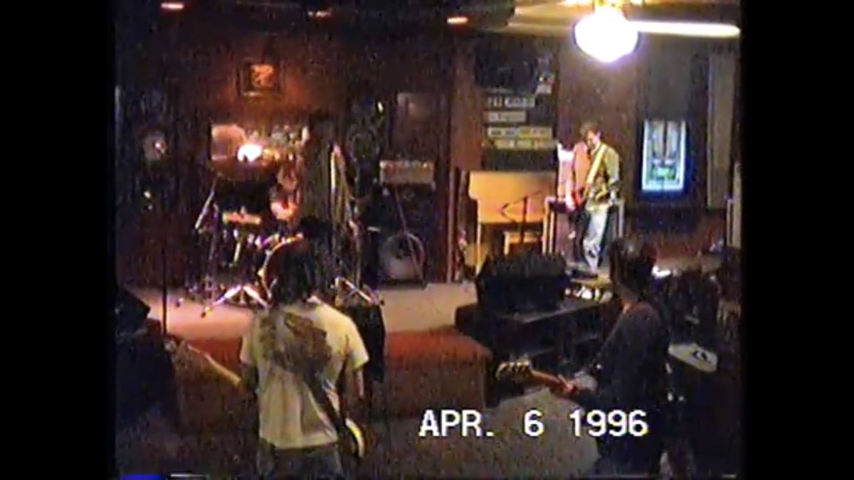 SStefanakos's tweet photo. Soundchecks are the best!!!  #GuidedByVoices #RobertPollard #ClassicLineup #GBV #GBVPD #Dayton #Ohio #WishedIWasAGiant #VampireOnTitus 4/11/96 https://t.co/aMUSu8fJfK https://t.co/3BbwpWaU0r