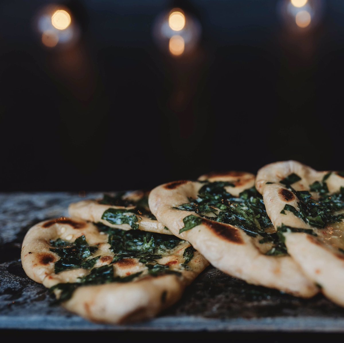 NorthernDoughCo's tweet photo. Freshly griddled, pan cooked flatbreads with melted garlic butter and fresh chopped herbs? Yours in less than five mins. Pop your shaped dough in hot dry pan or griddle, flip every 10 seconds until cooked and charred and let the butter melt over the top. Done.  #garlicbreadislife https://t.co/fJtMdBrhXf