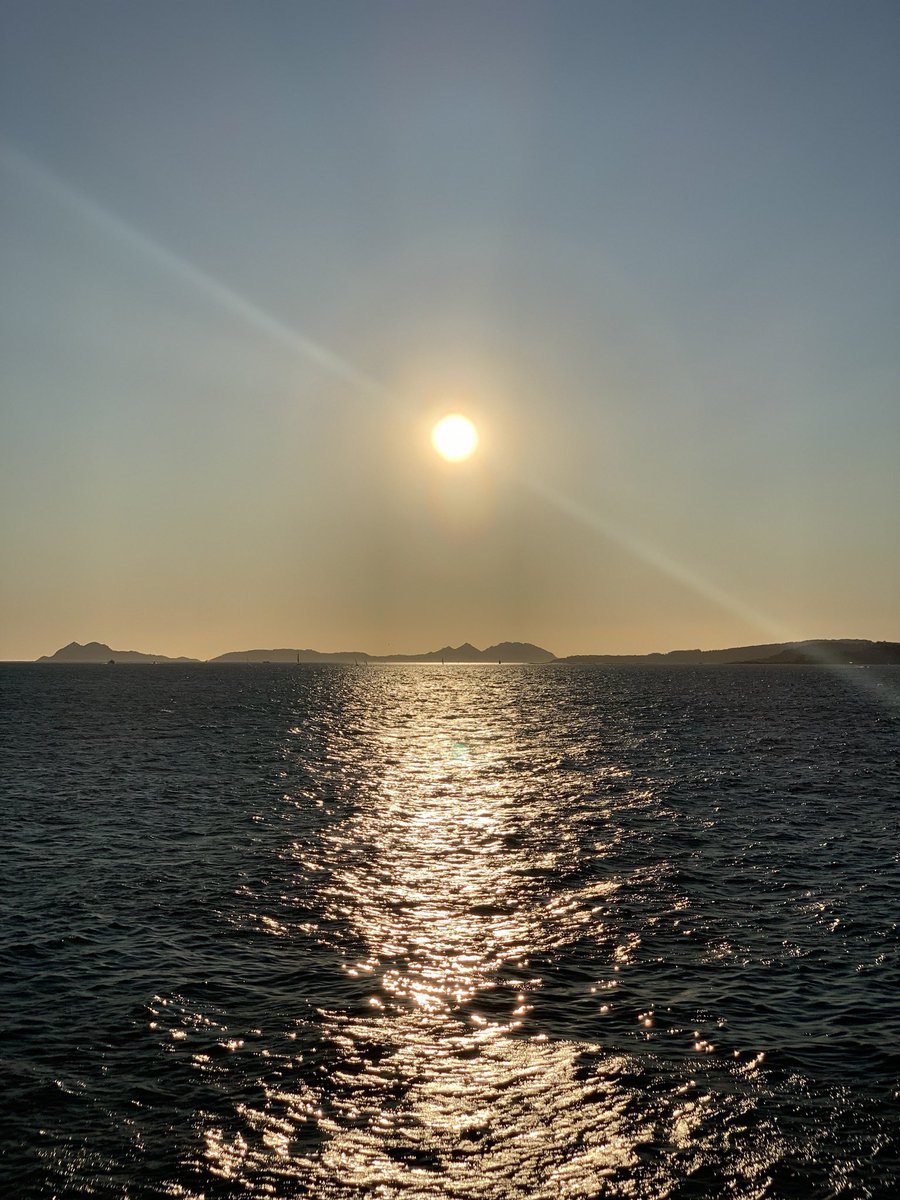 Seguimos desde las 19.30 hasta las 23.30 con cocina abierta y hoy super cena 💃🏻 baile! No te lo pierdas! #fiestamariscovigo2019