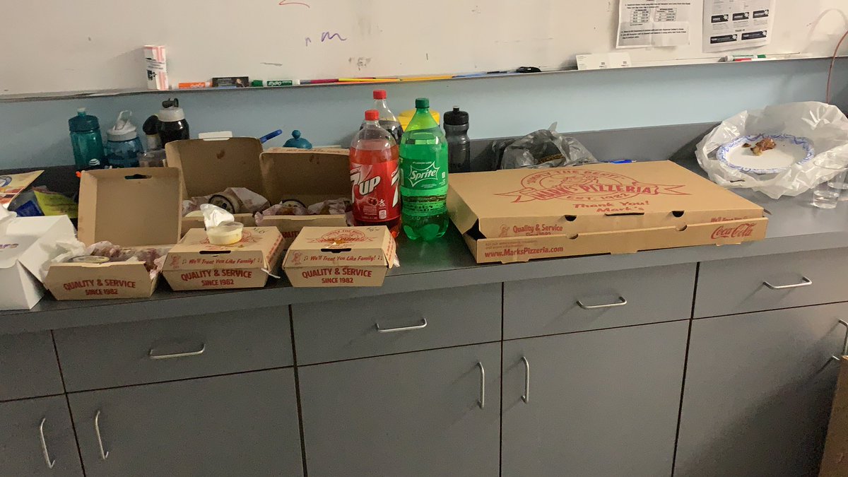 Had to get some pizza and wings for the crew. Full belly’s =Full Pockets!!!  #Jeff Rd  beast of the East!!!
@Salzone1221 <a href="/DFraser0107/">Don Fraser</a> <a href="/marcellobenny/">Benjamin Marcello</a>