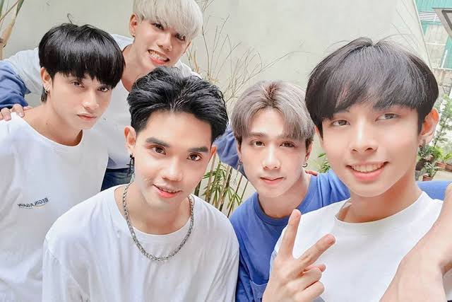 SB19FanOFC's tweet photo. How cute and fresh naman babies!💖🤗

#SB19LetsKeepGoingUp #SB19_JUSTIN #SB19 #SB19_KEN  #SB19_JOSH  #SB19_SEJUN  #SB19_STELL  #SB19_GoUp  #SB19UPDATES https://t.co/4s5DX8gt0Q