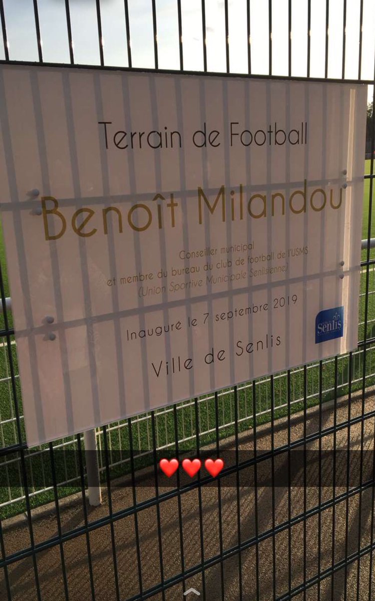 dylanbs2's tweet image. RT @dylanbs2: Mon papa il est à toi ce terrain . A jamais dans nos cœur ❤️❤️🙏🏿