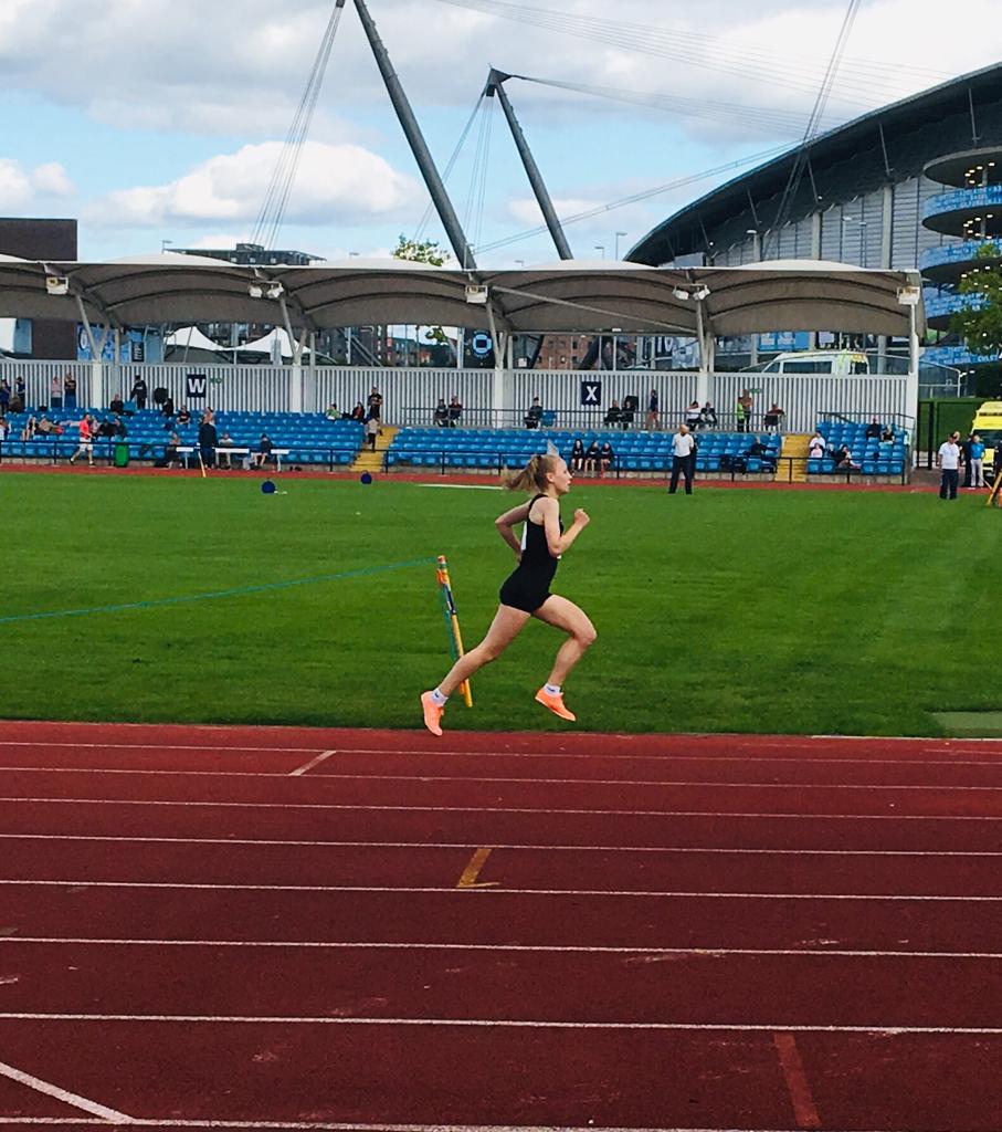 LynnHarland2's tweet photo. Last track race for this year at YDL national final in Manchester. Great to see Amy finish the season with a win @HADathletics @apollosportsinj @CryozoneHealth https://t.co/PPWFtxh6le