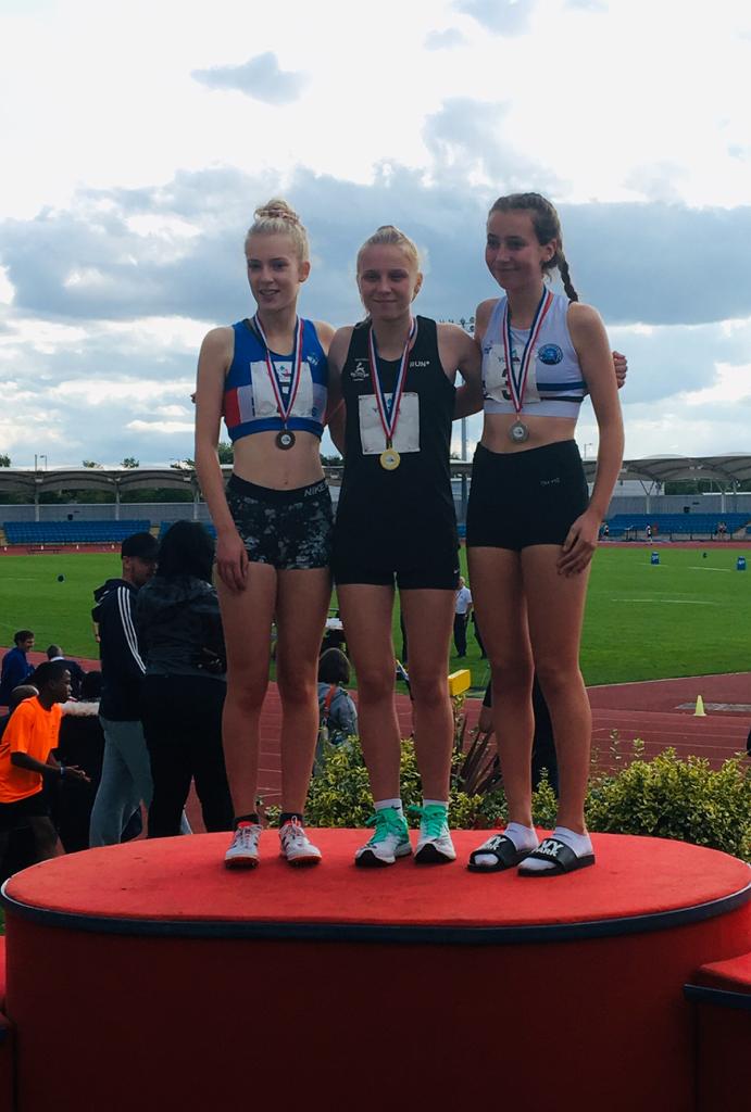 LynnHarland2's tweet photo. Last track race for this year at YDL national final in Manchester. Great to see Amy finish the season with a win @HADathletics @apollosportsinj @CryozoneHealth https://t.co/PPWFtxh6le