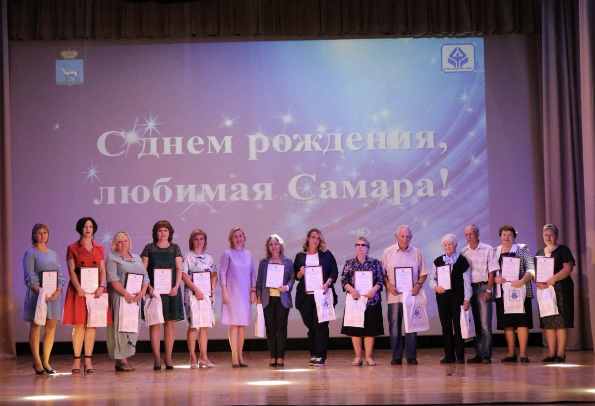 AskerovaEmiliya's tweet photo. Подумать только:нашей красавице #Самара433 Но, думаю, вы со мной согласитесь, она только краше с каждым годом! 🌈😍🍁И сегодня мы говорим слова благодарности всем, кто своим кропотливым трудом делает любимый город красивым, комфортным и современным!💐🙌💯С днём рождения,#Самара https://t.co/3hTcWkL5Ki