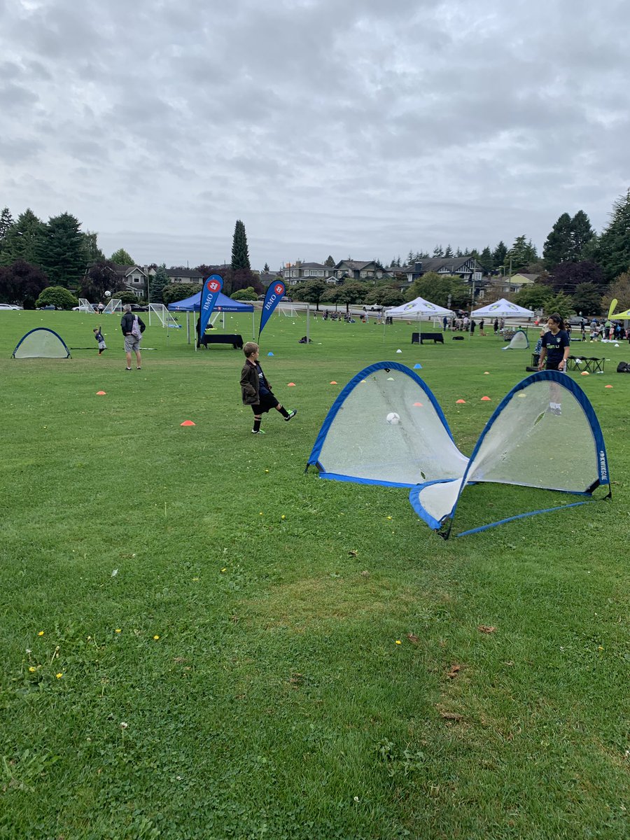 Having fun watching kids playing soccer <a href="/Terrygtan/">Terry Tan</a> <a href="/JustinGJoe/">Justin Joe</a> #vancouverunitedfc #bmo #soccerkid