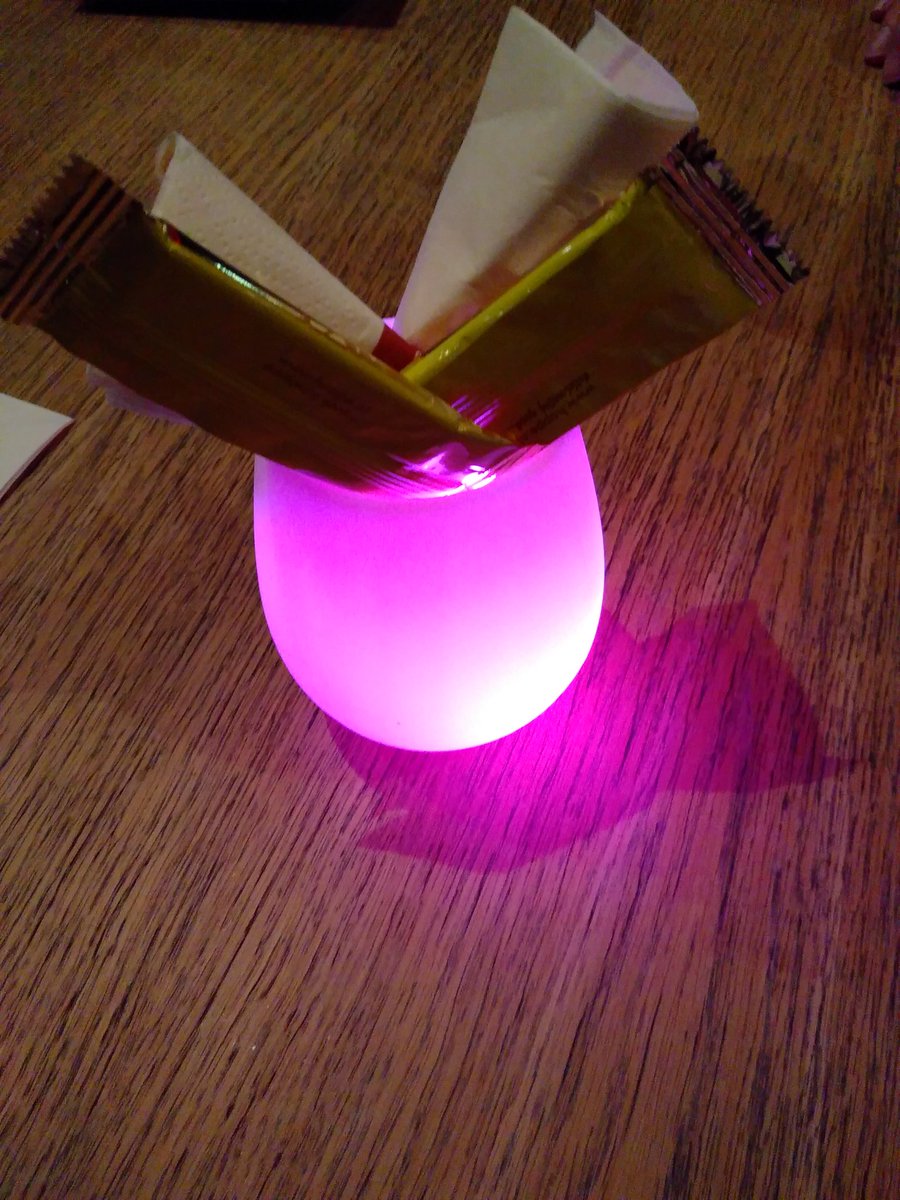 PlainVanillaPub's tweet image. Niemand hat hier leuchtende #plotbunny