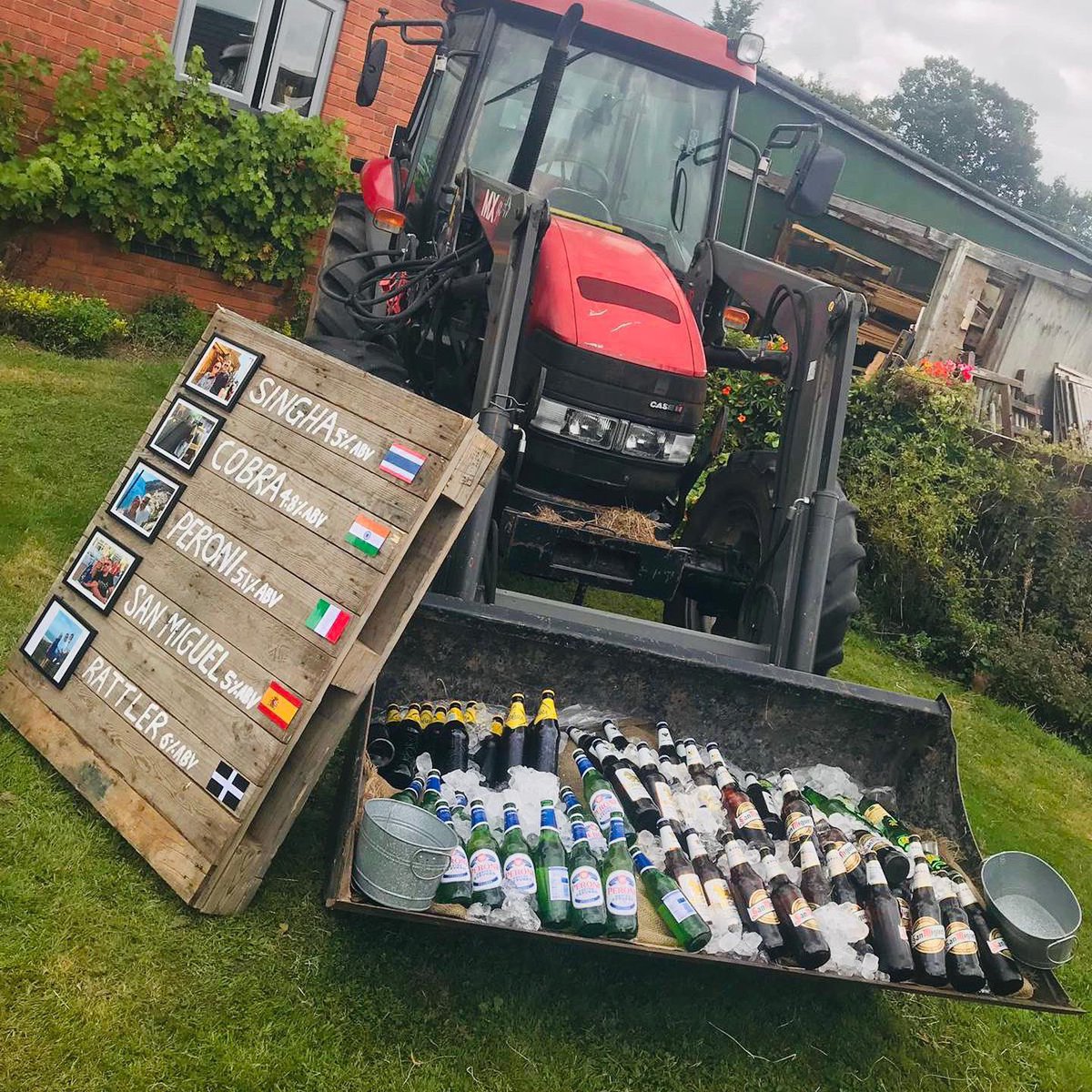 JakeandIanband's tweet photo. Beautiful day in Solihull for a wedding, congratulations Kirsten and Shane! Loved the 🚜 ❤️ at Newlands Bishop Farm.
#solihull #newlandsbishopfarm https://t.co/76AmLYCEXW