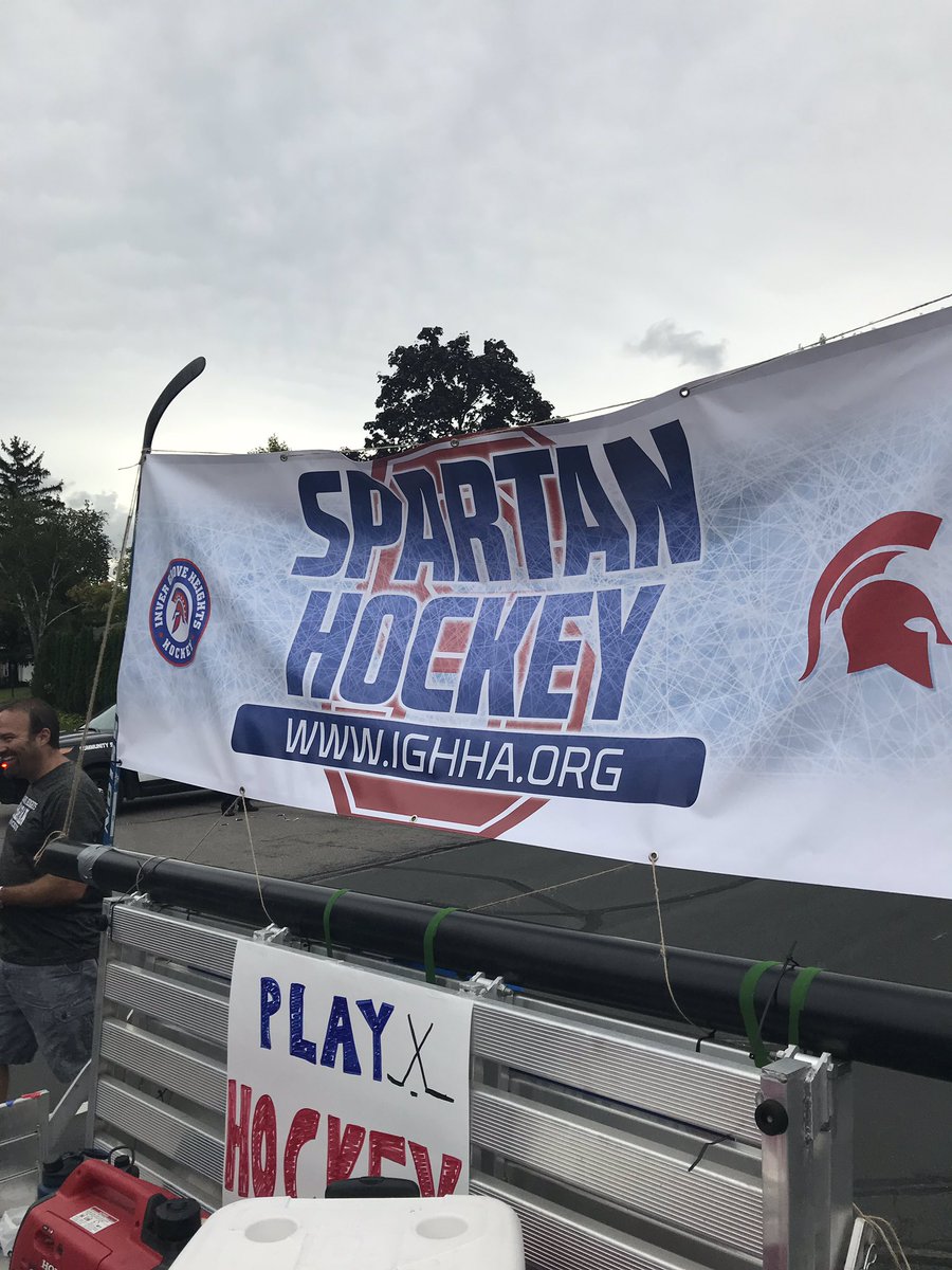 Thanks to all the <a href="/SimleyPucks/">Simley Boys Hockey</a> and <a href="/simgirlspuck/">Simley Spartan Girls Hockey</a> that came out and walked in the parade today! #SpartanPride