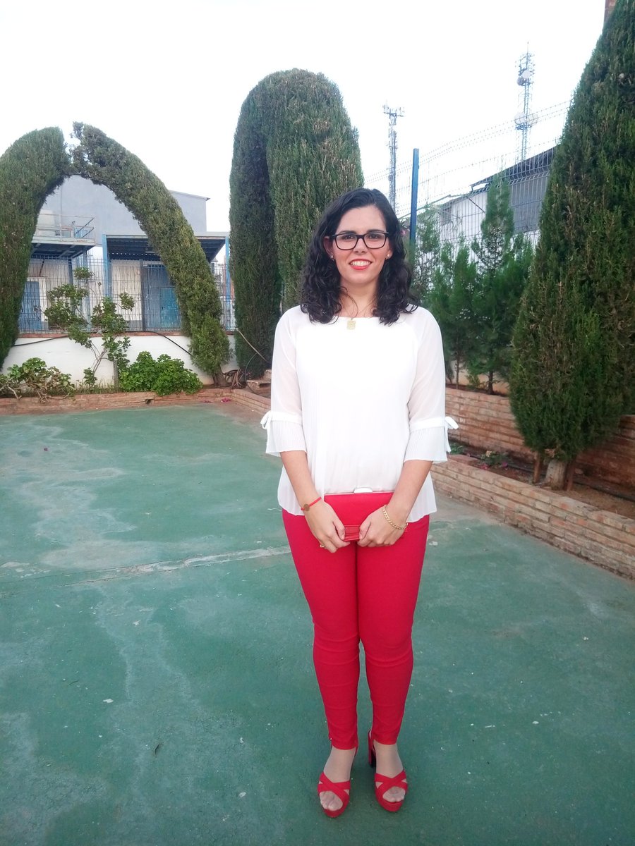 TheMurphys_Law's tweet photo. // Quiero mi pin, llevo tacones y no me he caído 

...aún 😏 https://t.co/f2KURuAiht