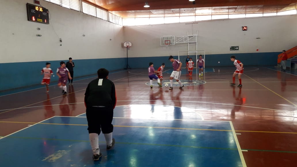 PrevienePac's tweet photo. Hoy #CopaENEL en gym Villa Sur clubes y colegios disputando la etapa comunal en @MunicipioPAC Ariel Salas jefe deportes junto @PrevienePac apoyando las actividades deportivas!! @Senda_gob @Senda_RM https://t.co/d5rDI5Z2af
