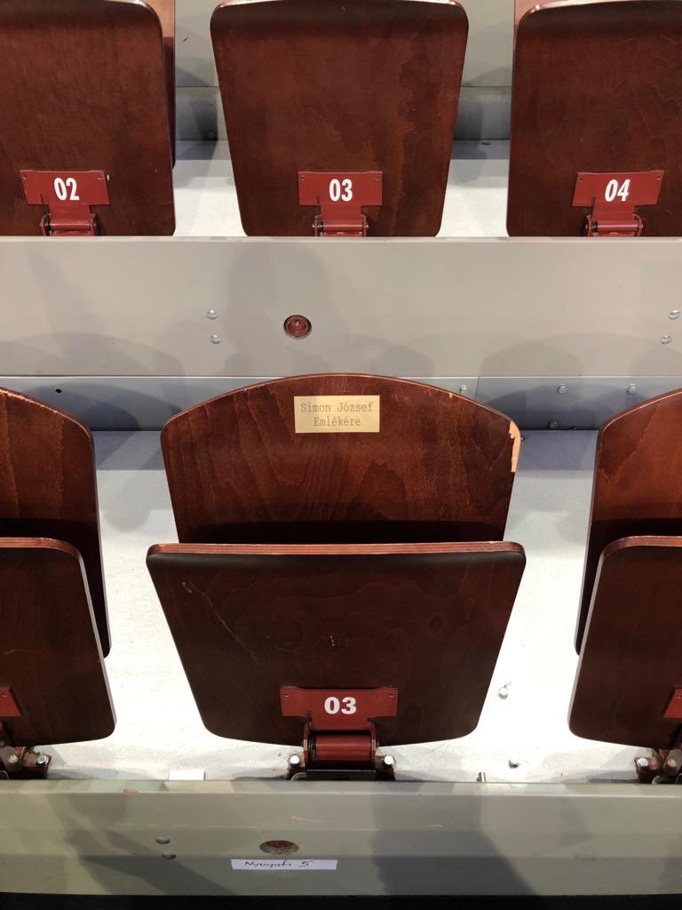 What a nice gesture from @telekomveszprem honouring the greatest hungarian handball journalist Jozsef Simon.