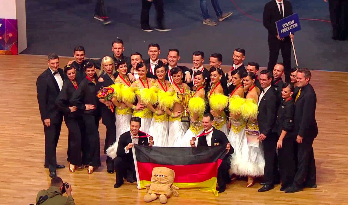 tskrebs's tweet photo. Bei der WM im Formationstanzen in Moskau holt die A-Formation aus Göttingen die Bronzemedaille. Wir gratulieren ganz herzlich. #göttingen #tskrebs #wm2019 #tanzsportteam https://t.co/Rrnj9mErhr