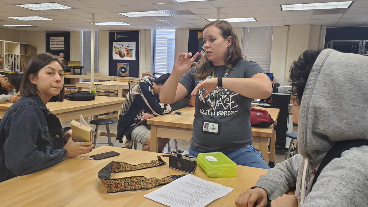 AllenScottJr1's tweet photo. Ms. Crowe teaching about photography and film. #KleinForest https://t.co/Mi893zG43G