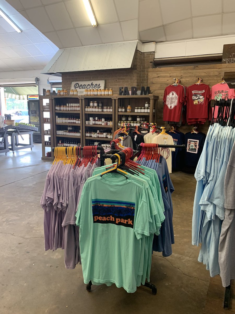 BackroadsStaff's tweet photo. Mark had the opportunity to check a bucket list item off our list today when he visited the Peach Park in Clanton, Alabama! Started in 1984 as a roadside fruit stand, today the park is spread over 7 acres and includes something for everyone! @peachpark205
#peachpark #clantonal https://t.co/RpHyXOyZET