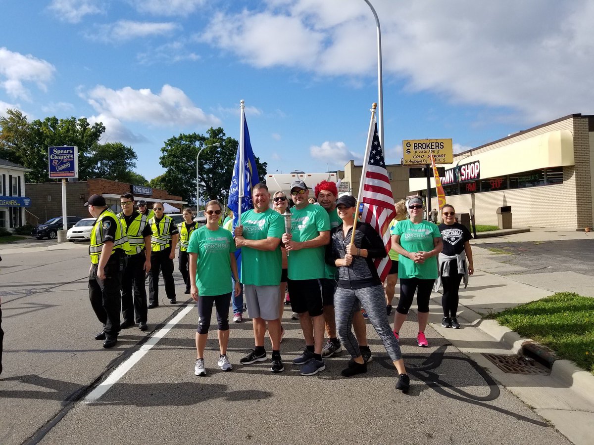 RobertLeduc12's tweet photo. Macomb Correctional Facilities Volunteers with the LETRSoutheast dreAm teAm first run of the week @LETRforSO @SpOlympicsMI @MichiganDOC @mcoreports @MRFSgambati @karensolgot1 https://t.co/rURwqF4D1O