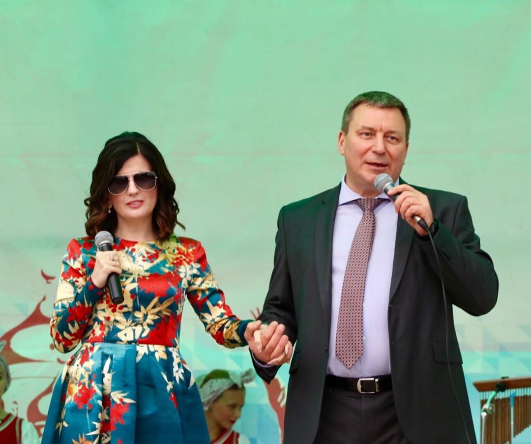 instagram.com/p/B2Hw9DZIQ2f/

Диана Гурцкая - не просто певица, которую любят миллионы россиян. Диана красивая женщина, человек необыкновенной доброты и силы! Она прошла сложный жизненный путь, прежде чем стать заслуженной артисткой РФ.
⠀
Я знаю Диану давно. И хочу ска...