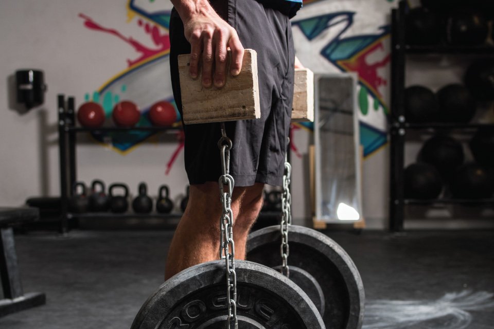 Newsenm's tweet photo. You have plenty of reasons for making Olympic lifts part of your workout routine. As you already know, such a move can seriously tone your muscles.  #enmnewsfitness #fitness #health #olympiclifting #safety #WeightLifting #weightliftingtips #Workouts https://t.co/ZzoPoGkbi5 https://t.co/fovtqfghoo