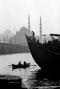 MinervaArmata's tweet photo. A Istanbul i monumenti storici non sono reliquie protette ed esposte come in un museo... Qui le rovine convivono con la città. Ed è questo ad affascinare viaggiatori e scrittori di viaggi. O.Pamuk #ImprovvisandoCon le suggestioni #CasaLettori
Instanbul
https://t.co/outzuWfV1V https://t.co/GmK2uf8NOL
