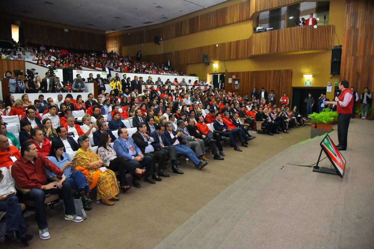 alitomorenoc's tweet photo. Este es el primer foro del @PRI_Nacional donde se convoca a senadores, diputados federales y locales, Pdtes. municipales, síndicos y regidores, Pdtes. de CDE, Srios. generales, delegados e integrantes del CEN; todos aportando ideas para fortalecer al partido. https://t.co/PfOUPSpQ0a