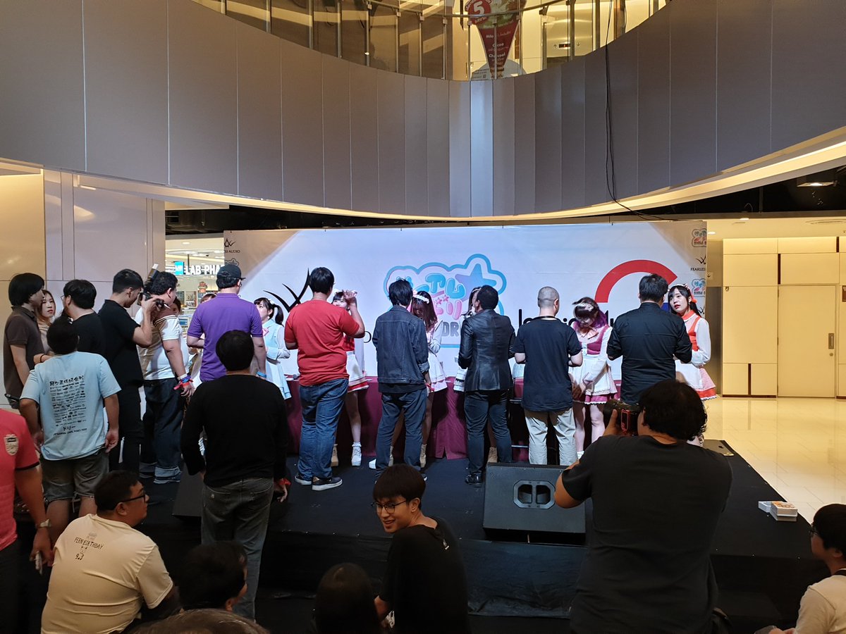 Puttiano's tweet photo. Siam☆Dream @ Fearless Audio × Siam☆Dream Fan Meeting by Iconic Music [2019.09.07] 🎧🛍

#SiamDream #サイドリ #IconicMusicThailand #FearlessAudio https://t.co/FiPEEQSymn