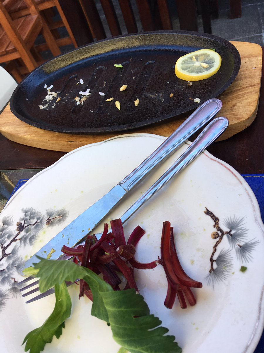PFJulianelle's tweet photo. Typical lunch on the shore. Protein and carbs pre-race. Please support our youth if you can! 🏃🏼♀️🚴🏼♂️🏊🏼♀️🙏🏼👩🏽🎓👨🏾🎓👩🏻🎓👨🏼🎓#tridesert @SchoolHouseConn https://t.co/tlACmdnYPG https://t.co/O6OkgsE60Q