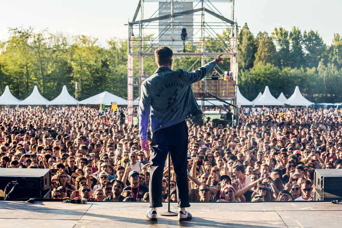 dcodefest's tweet photo. El público volando bien alto con @misscaffeina ✈️✈️✈️ #Dcode2019
-
-
@monarevalo_ 📸 https://t.co/guChUcHUR1