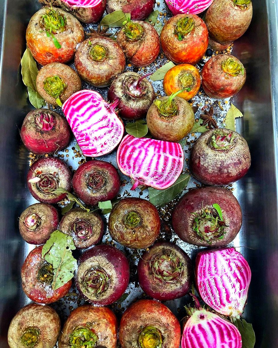eat10acres's tweet photo. Name that vegetable 🤔 They're part of the root veggie family, are grown on our farm in North Saanich and can be found in our Catch of the Day in the Kitchen. Give us your best guess below! Let's see how many smarty pants can get it right 😎
#Eat10Acres https://t.co/DYbgVG3oHN