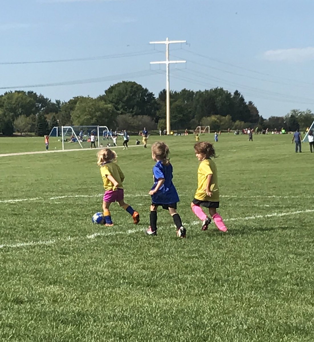 KasperShow's tweet photo. First game of the season in the books ✅ #SaturdayMorningSoccer #GoEmmy https://t.co/BeyVRFhNMm