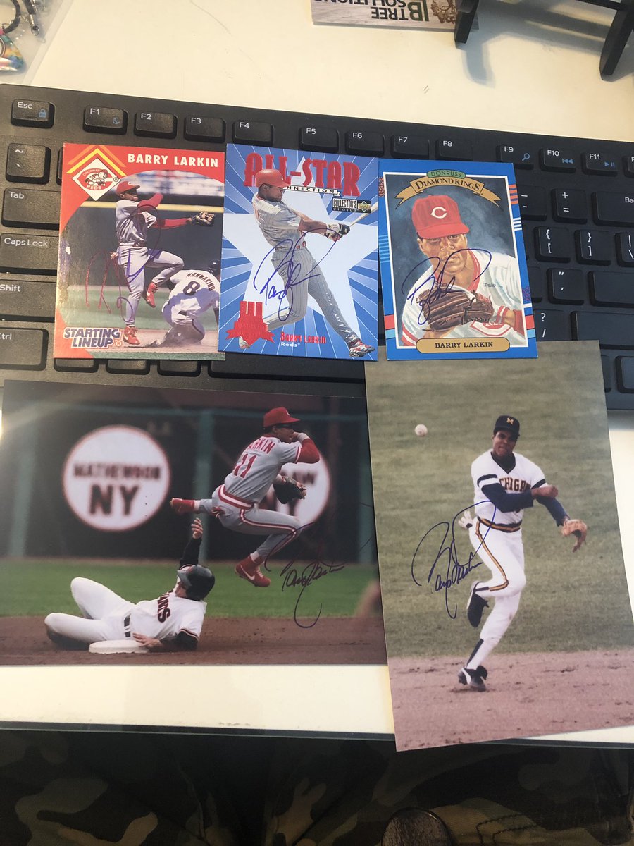 autographsINC's tweet photo. Amazing people are starting to get behind Autographs For a Cure. I sent Barry Larkin the two 4x6 photos. He included the three cards for AFAC. Amazing from a great Hall of Famer!   Thank you Mr Larkin for helping in the fight against cancer #autographs  #autographsforacure #ttm https://t.co/mdR0iKqlu7