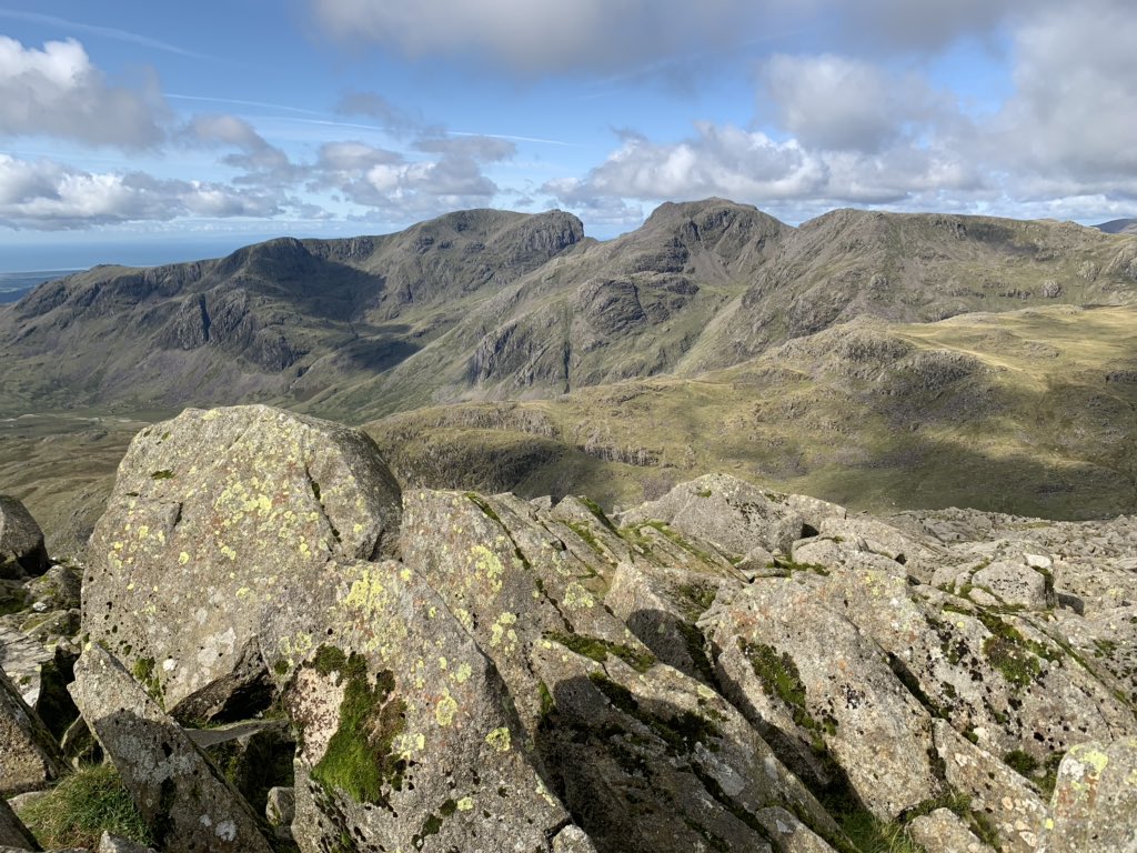Manclee's tweet photo. The #Scafells from #Bowfell https://t.co/ZWbJATv4wn