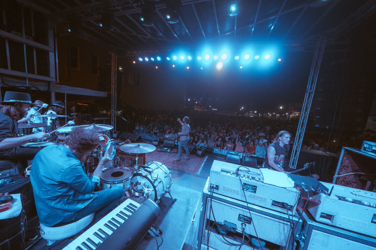 whiskeymyers's tweet photo. Alabama from the fishing to the music you always know how to have one hell of a time! Tonight it’s @thesignaltn and it’s all SOLD OUT! 📷: @khris_poage https://t.co/oBCwidAUGb