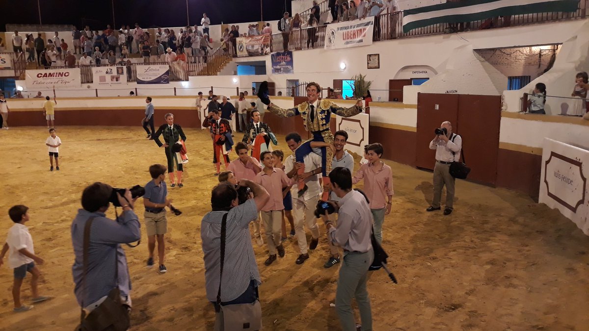 .<a href="/danieldlff/">Daniel de la Fuente</a> y <a href="/yosoydelLiqui/">Peña Daniel De La Fuente</a> muchas gracias y enhorabuena!