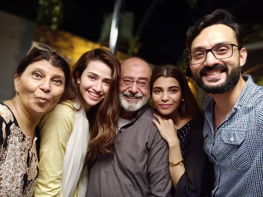 TvKahani's tweet photo. Upcoming drama serial This wrap up picture from the sets of #ruswai is making us curious #rubinaashraf #sanajaved #osamatahir #mikalzulfiqar #simiraheel #celebrity #pictureofpakistan #tvkahani https://t.co/XpZ1e77TOI