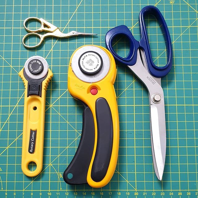 clobbercreation's tweet image. Cut once - by using the best cutting tool for the job, and replacing the blades in your rotary cutters!

#seweverydayseptember #sewingscissors #rotarycutter #sewing #cuttingfabric