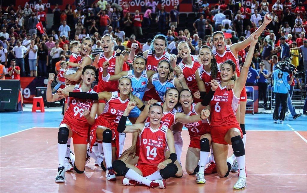 Turkish Women Volleyball team has just advanced to the European finals! We're so, so proud! 👏🇹🇷

Congrats #SultansOfTheNet! 💪

#WomenPioneersOfTurkey #EuroVolley #FileninSultanları #EuroVolleyW