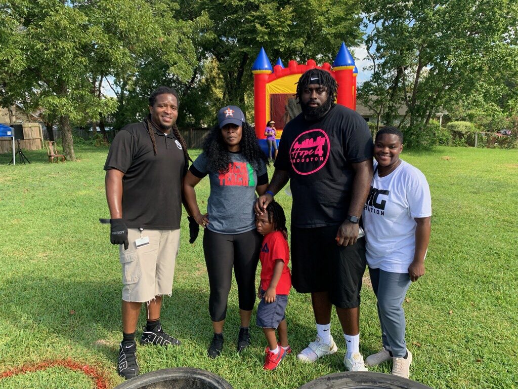 MsOnFire2Nspir3's tweet photo. Our Afrikan Family monthly Adopt-A-Block was a grand success! Thank you goes out to all the volunteers, sponsors and resident of Fifth Ward! #OurAfrikanFamily @Hope4Houston @CityOfHouston #SafeZone #OnlyTheBeginning #CodingWithATwist @350Houston #TagYourselfPlease #KoolKidBounce https://t.co/AX6BUoWqZa