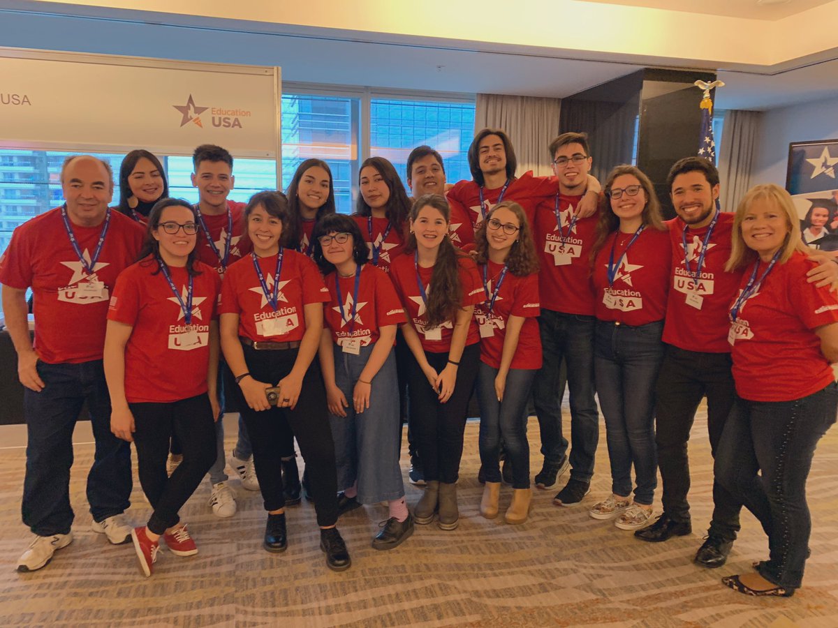 beagreco's tweet image. Estamos en la #EducationUSAFair2019  junto a los voluntarios #AGP #AccessProgram que están prontos para recibirlos en el Hilton Garden Hotel @alianzaeduuy. ¡Vení!
