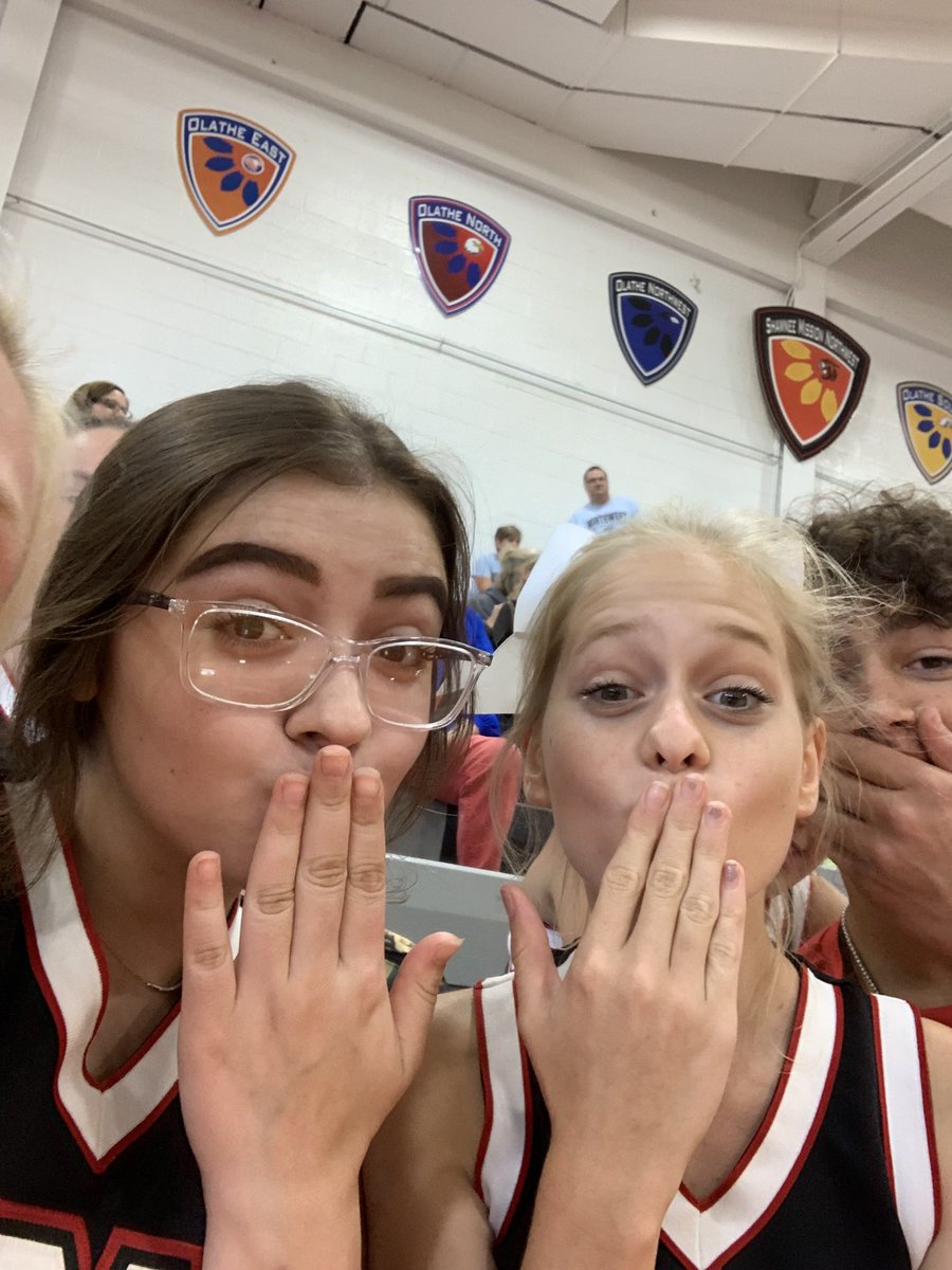 SM_NORTH_HS's tweet photo. S/O SMN CHEER VOLUNTEERS @ N GYMNASTICS INVITE!!! THANK YOU! @SMNorthPTSA @SMNorthBooster @SMNorthCheer https://t.co/0UhWgXaXne