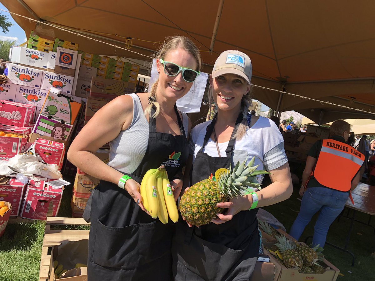 HeritageParkYYC's tweet photo. Loads of fresh produce at the #FallHarvestSale, plus all the usual happenings at the Park! Today & tomorrow. #GoingBackGivesBack #EscapeToday #carrots #onions #asparagus #pineapples #bananas @CalgaryPMA https://t.co/klAS6v09aC