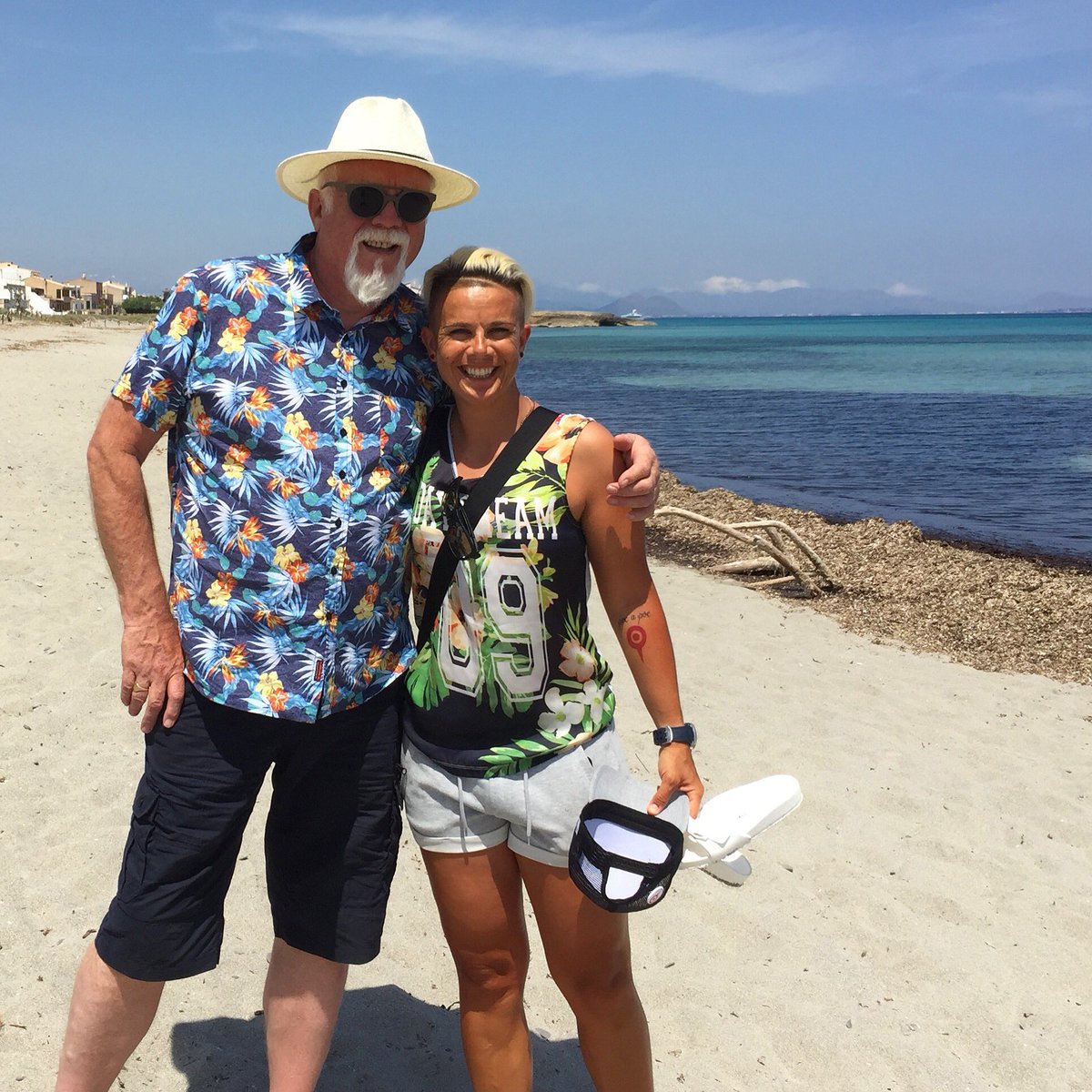 OttilieQ's tweet image. Most people know my Mum was my kidney donor (in 2007). My Dad was also my Uncle’s live kidney donor (in 1986) &amp;amp; his kidney is still going well! 
Incredibly proud to have such amazing parents ❤️ Thank you! ❤️@NHSOrganDonor #OrganDonationWeek #Kidney #donors #ShareYourWishes